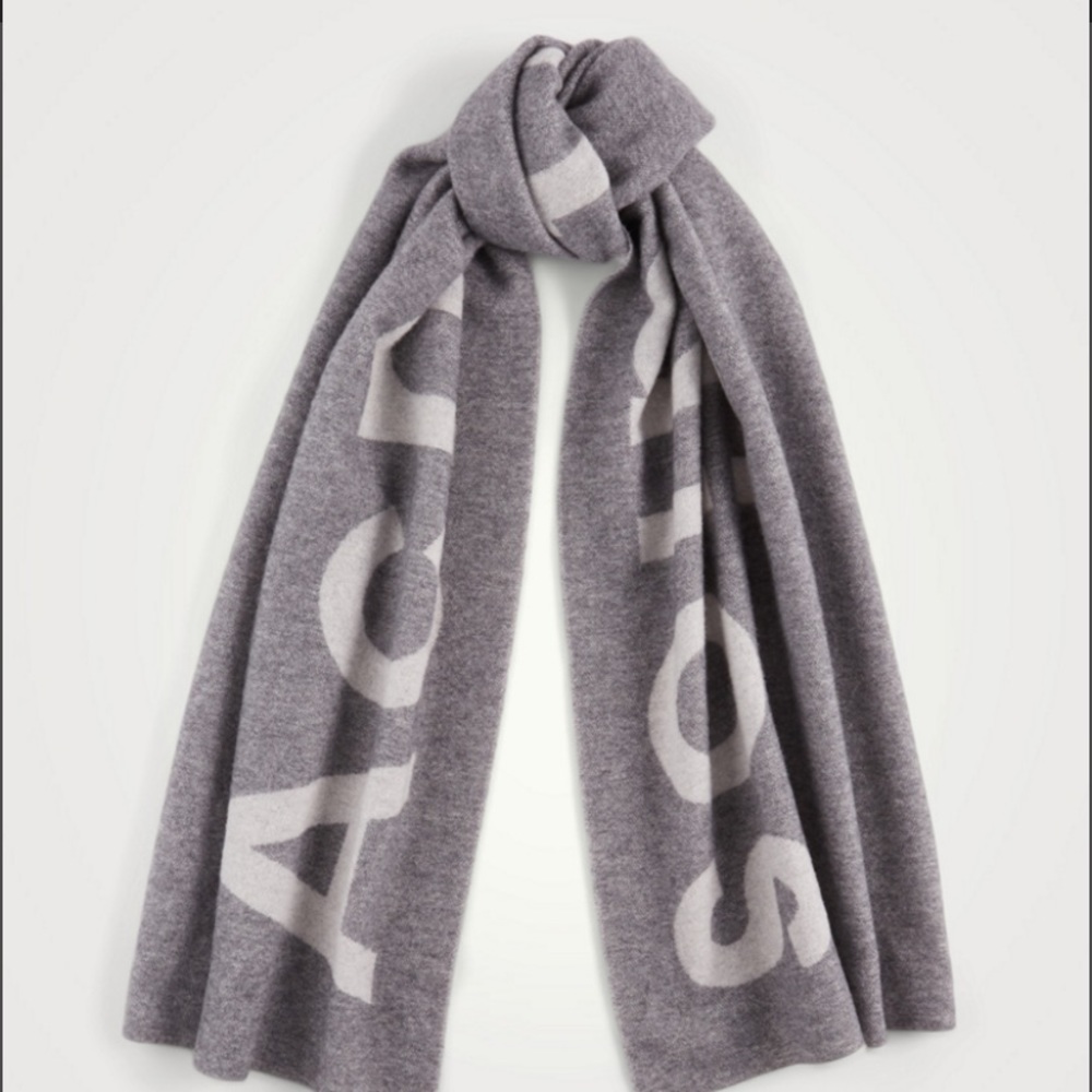 ACNE STUDIOS
Toronty logo scarf